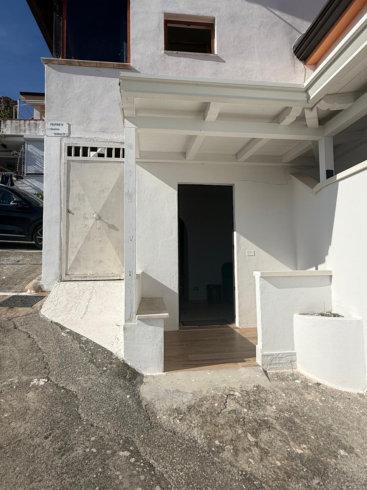 Exclusive Three-Bedroom Apartment in Scalea – Panoramic Sea View