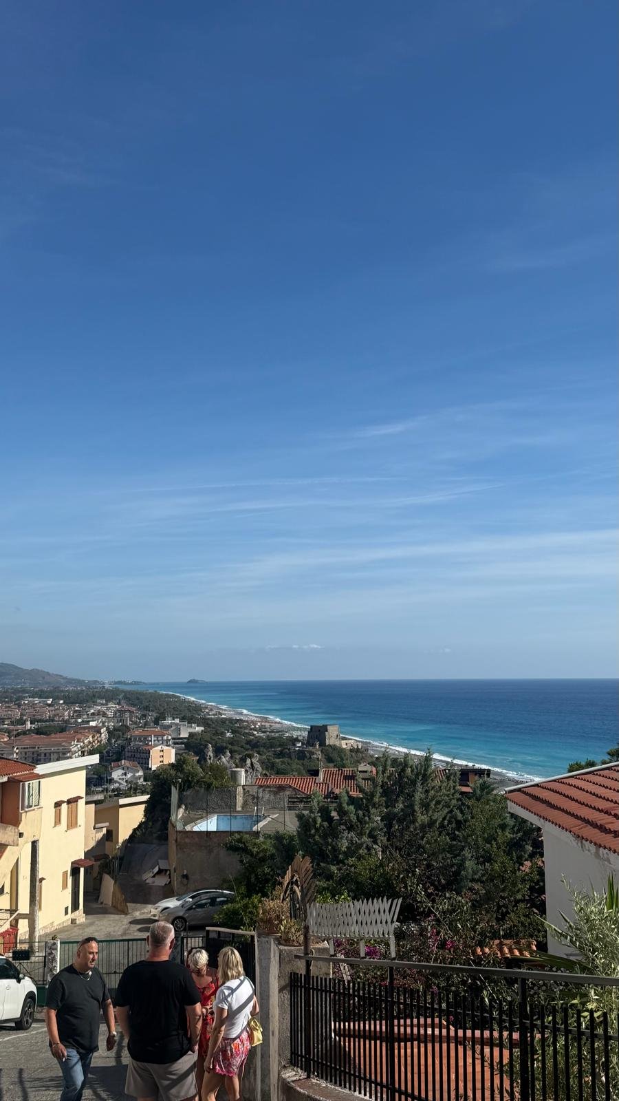 Exclusive Three-Bedroom Apartment in Scalea – Panoramic Sea View