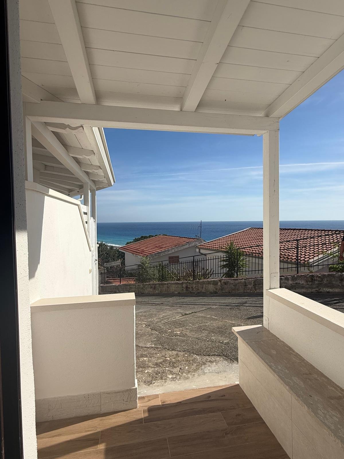 Exclusive Three-Bedroom Apartment in Scalea – Panoramic Sea View