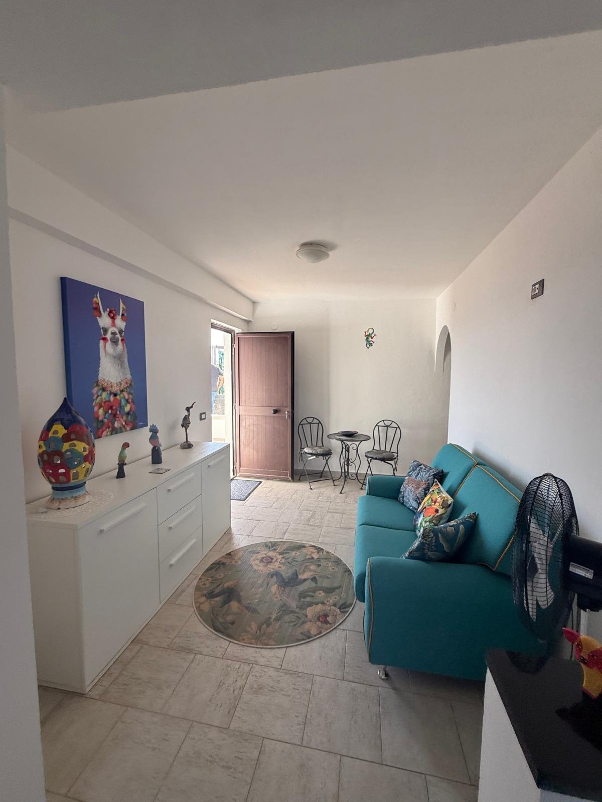 Exclusive Three-Bedroom Apartment in Scalea – Panoramic Sea View