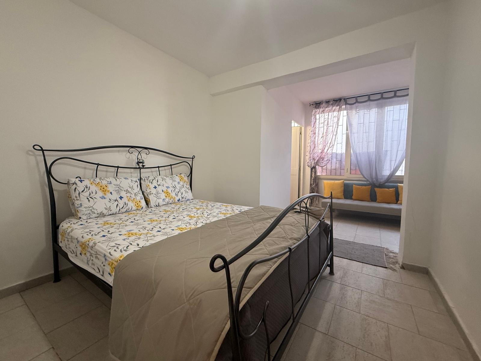 Exclusive Three-Bedroom Apartment in Scalea – Panoramic Sea View