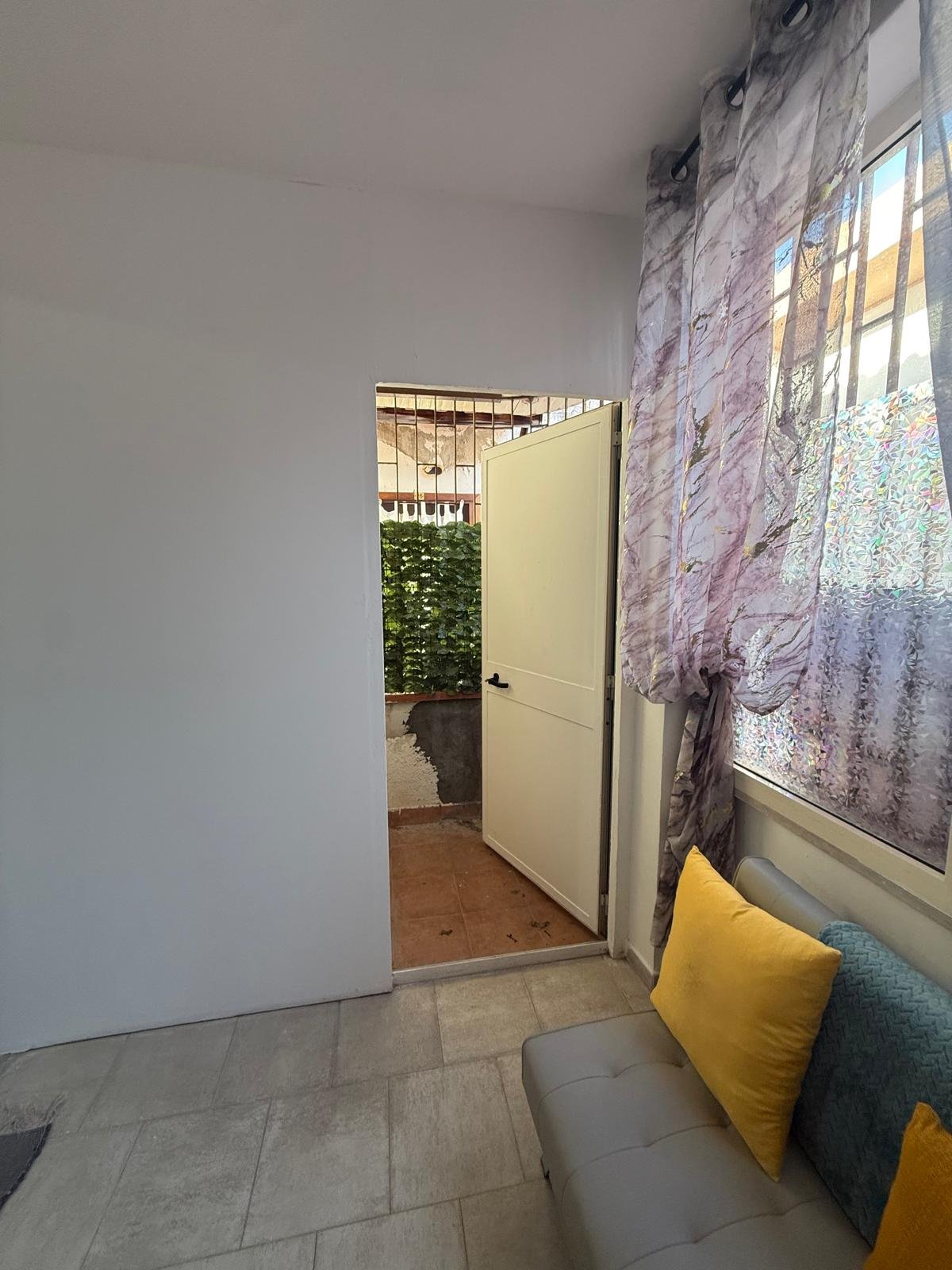Exclusive Three-Bedroom Apartment in Scalea – Panoramic Sea View