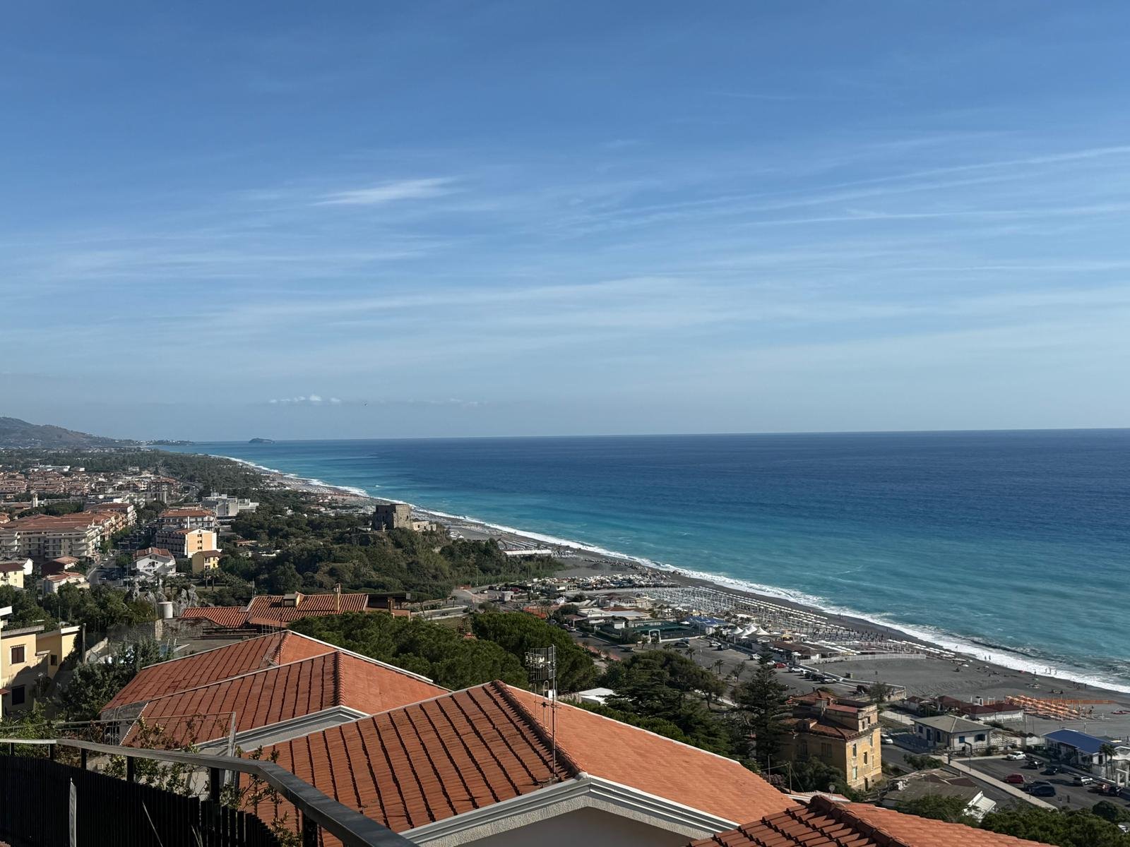 Exclusive Three-Bedroom Apartment in Scalea – Panoramic Sea View