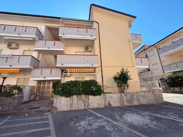 Three-Room Apartment in Marina di Santa Maria del Cedro – Just Steps from the Sea!