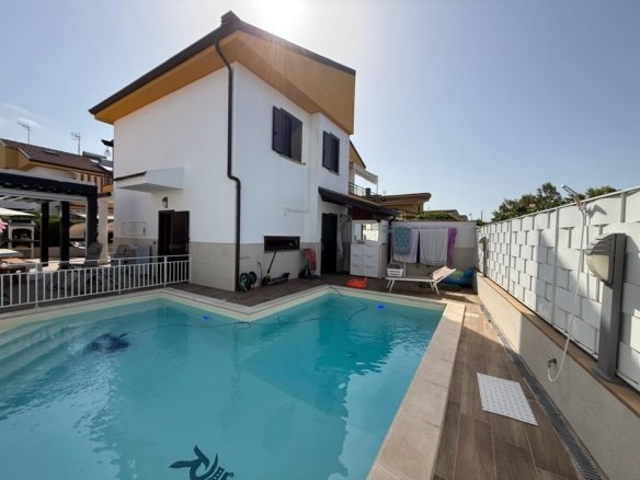 Terraced House with Swimming Pool – An Unmissable Opportunity