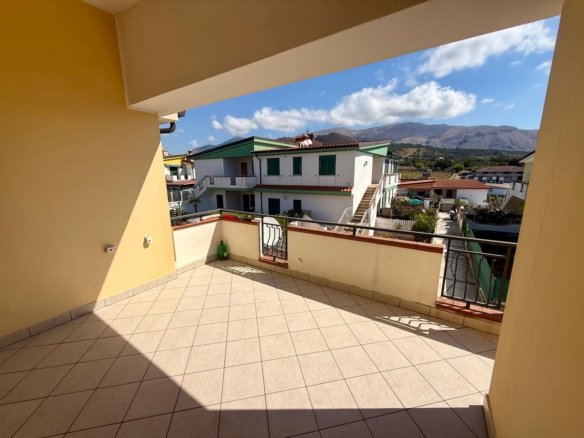 Three-Room Apartment for Sale in Località Petrosa – Parco Roma