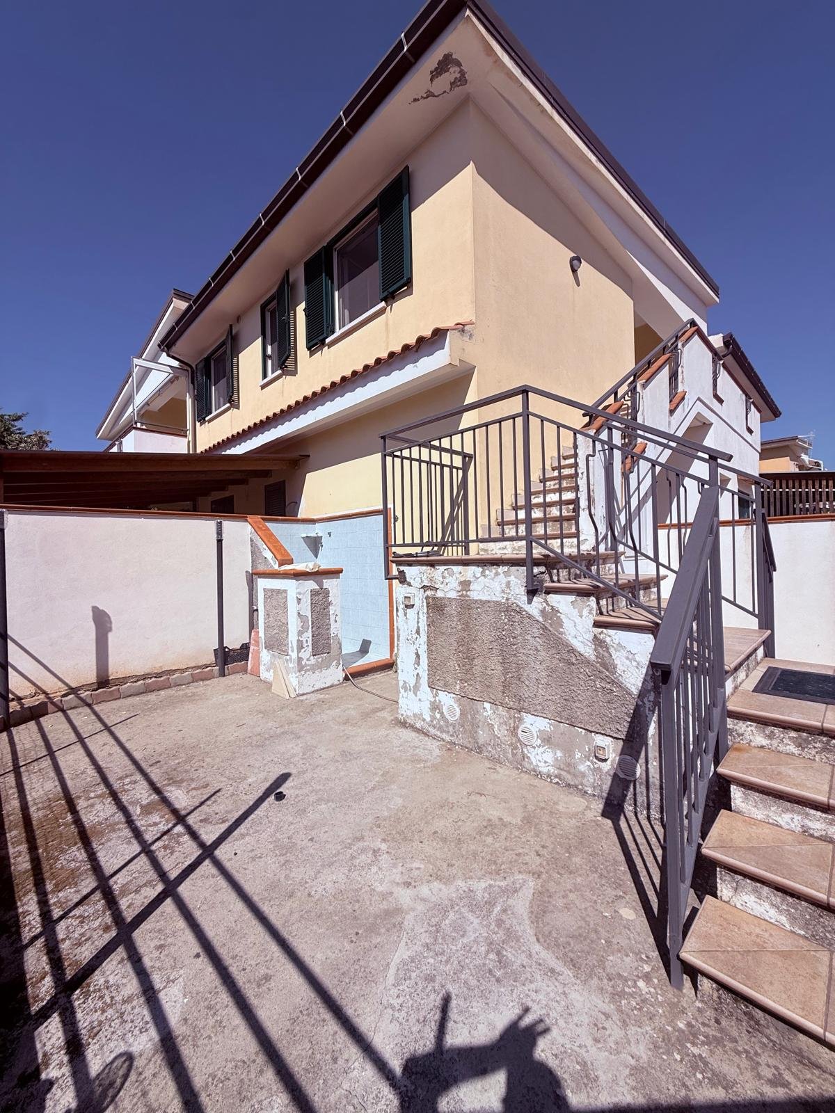 Three-Room Apartment for Sale in Località Petrosa – Parco Roma